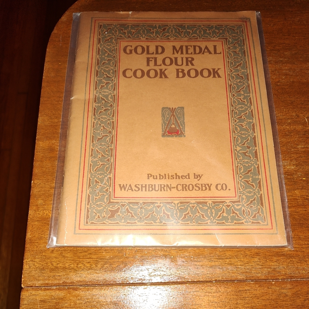 Gold Medal Flour Cook Book General Mills 1983 Paperback (Reprint 1910 Version)